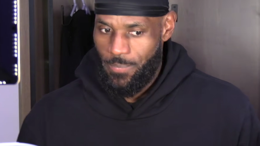 爱游戏体育app下载-老詹回应ESPN报道：那些东西根本影响不到我 和珍妮一直互相尊重